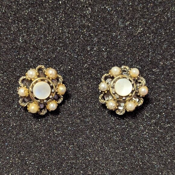 Vintage Estate Statement Earrings Faceted Faux Pearl MCM Round Cluster Gold Tone - Picture 10 of 10